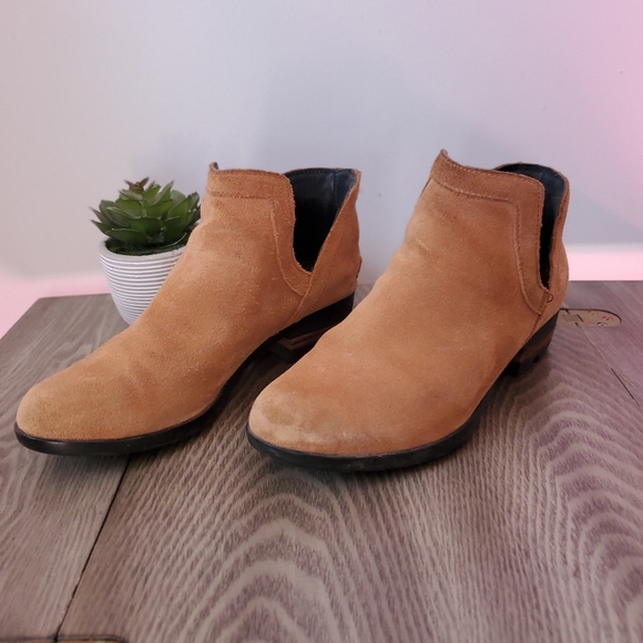 SOREL  lollapalooza cutout camel ankle booties. Size 8 - Picture 4 of 9
